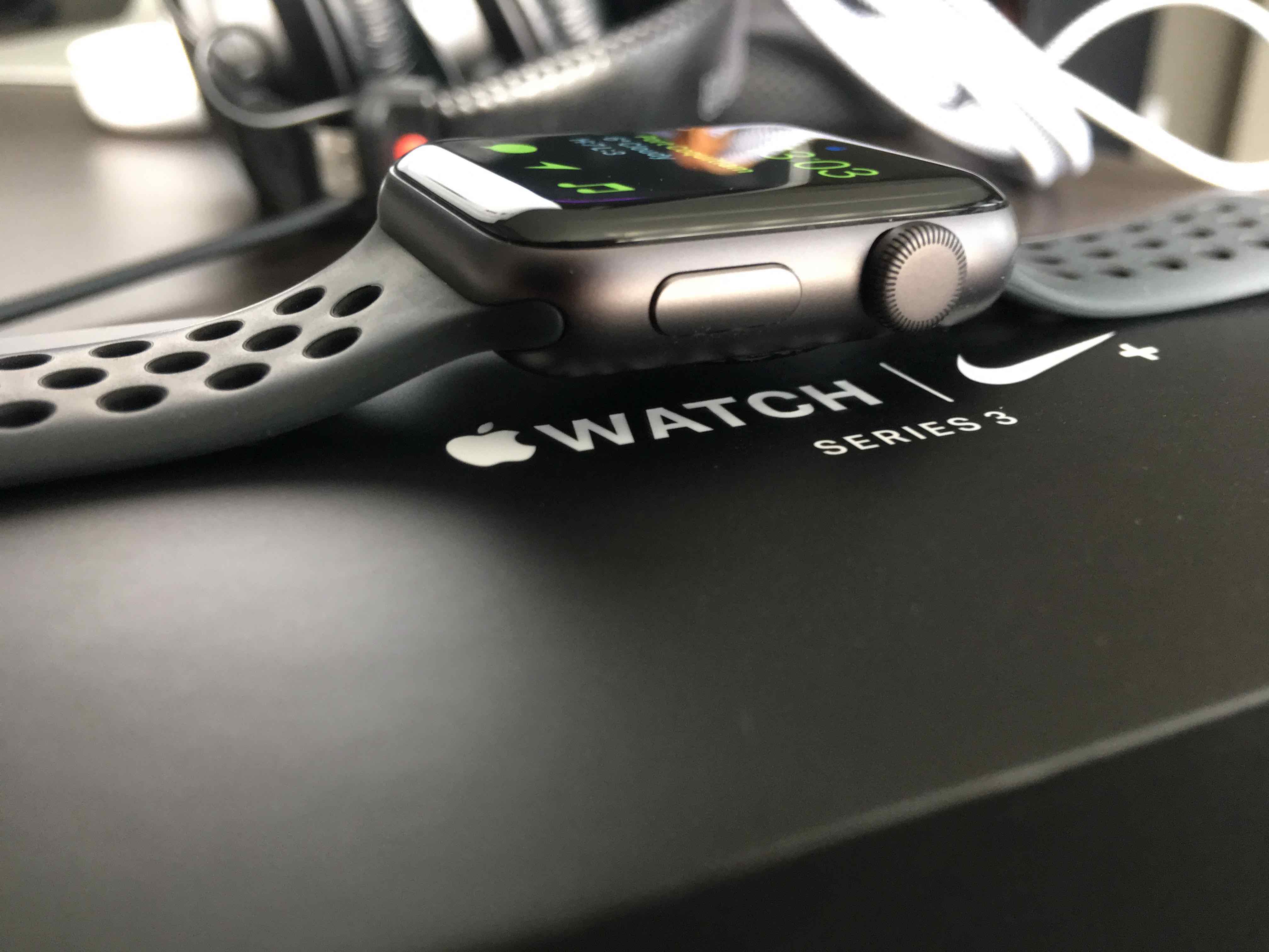 What does the nike apple watch series 3 online do